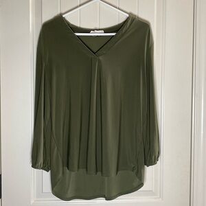 Women’s Two by Vince Camuto Green Top Large Great Condition